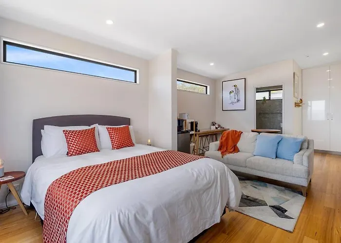 \'The Alonnah\' Beach House - Main House & Unit